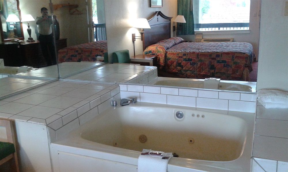 Key West Inn - Νιούπορτ Νιουζ Εξωτερικό φωτογραφία