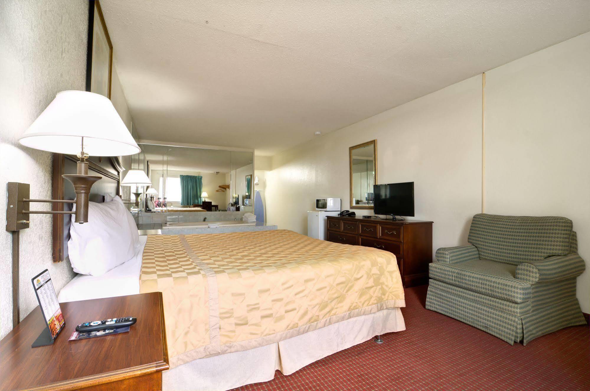 Key West Inn - Νιούπορτ Νιουζ Εξωτερικό φωτογραφία